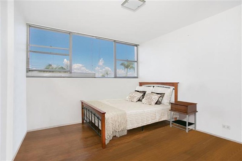 Photo - 24/30 Watson Esplanade, Surfers Paradise QLD 4217 - Image 6