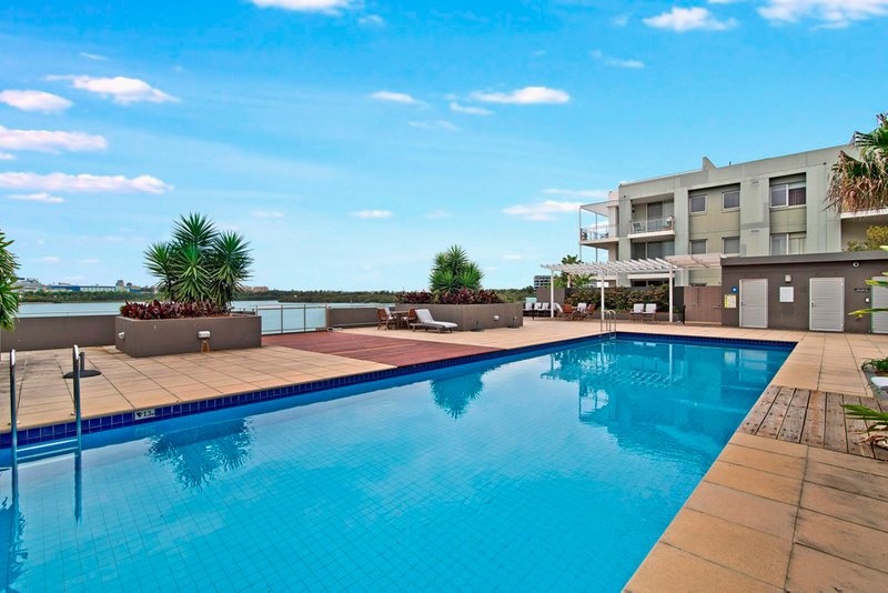 Photo - 243/30 Baywater Drive, Wentworth Point NSW 2127 - Image 8