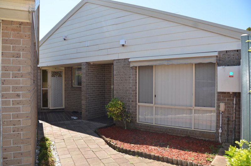 Photo - 2/43A Carinya Road, Girraween NSW 2145 - Image 1