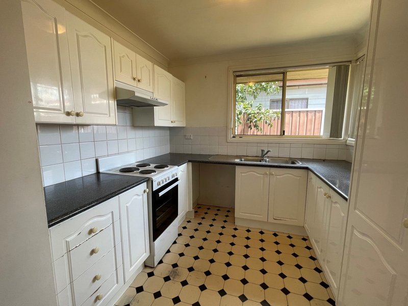 Photo - 2/43A Carinya Road, Girraween NSW 2145 - Image 5