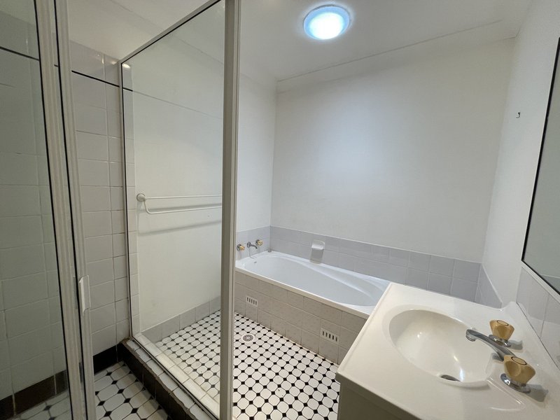 Photo - 2/43A Carinya Road, Girraween NSW 2145 - Image 7