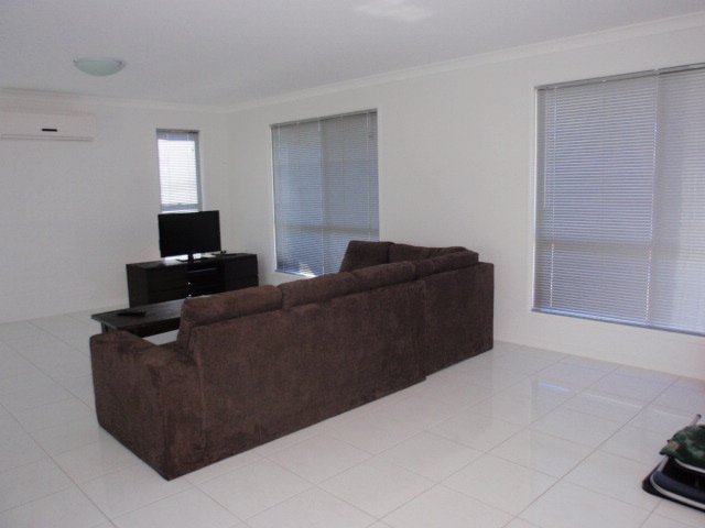 Photo - 2/44 Bailey Street, Capella QLD 4723 - Image 6