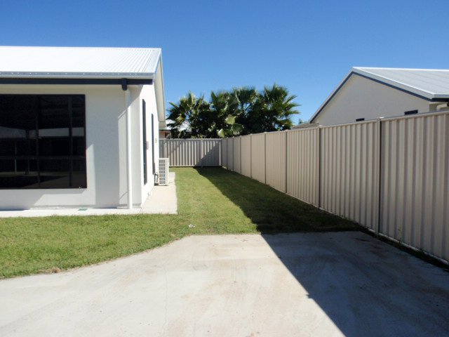 Photo - 2/44 Bailey Street, Capella QLD 4723 - Image 11