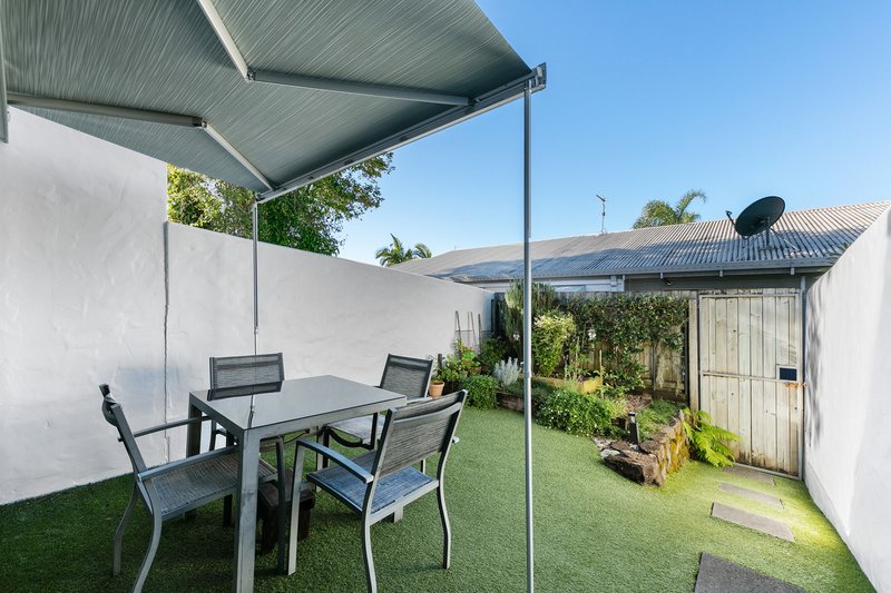 Photo - 2/44 Lawrence Street, Mooloolaba QLD 4557 - Image 10