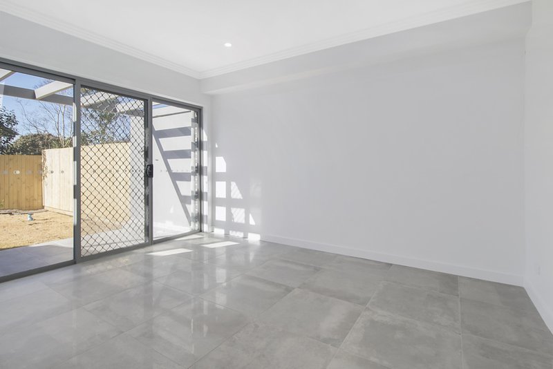 Photo - 2/44 Mawson Drive, Cartwright NSW 2168 - Image 3