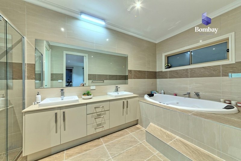 Photo - 244 Newbury Boulevard, Craigieburn VIC 3064 - Image 6