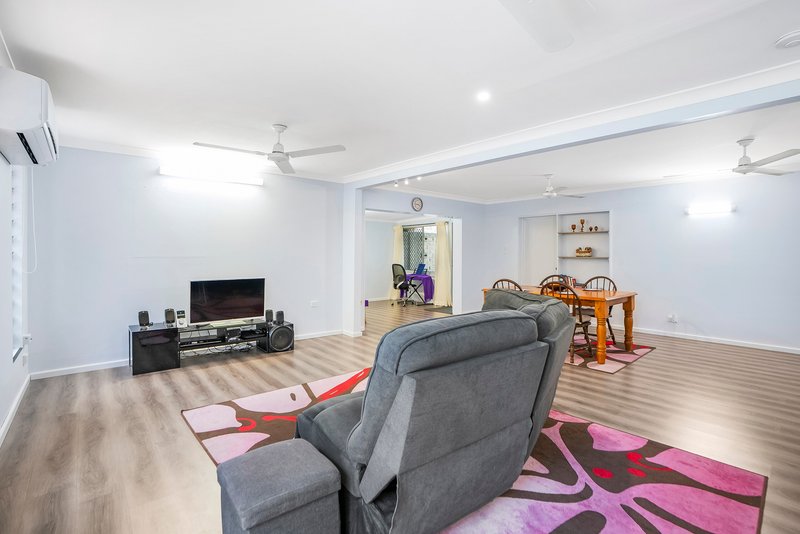 Photo - 2/440 Mccoombe Street, Mooroobool QLD 4870 - Image 9