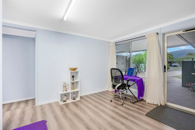 Photo - 2/440 Mccoombe Street, Mooroobool QLD 4870 - Image 13