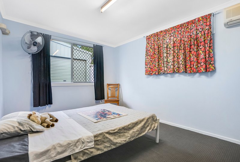 Photo - 2/440 Mccoombe Street, Mooroobool QLD 4870 - Image 15