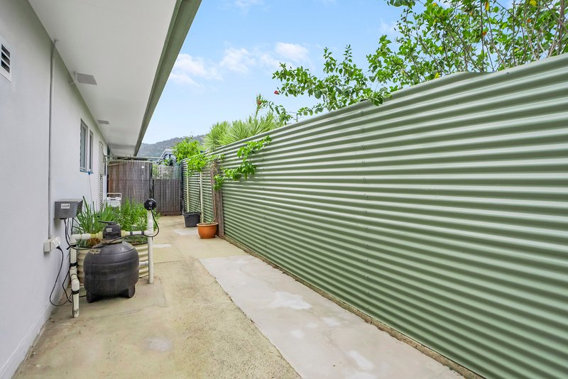 Photo - 2/440 Mccoombe Street, Mooroobool QLD 4870 - Image 27