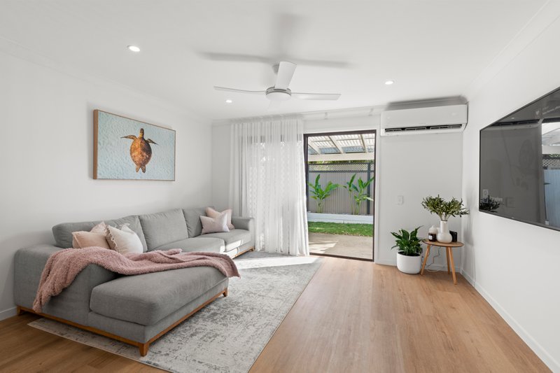 Photo - 24/5-15 Galeen Drive, Burleigh Waters QLD 4220 - Image 3