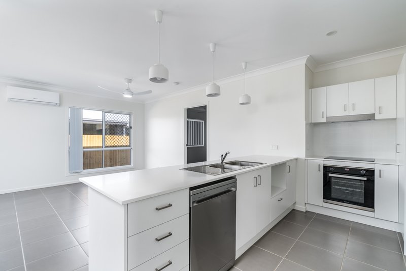 Photo - 2/45 Adelaide Street, Cranley QLD 4350 - Image 3