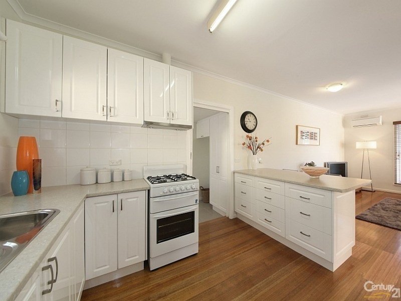 Photo - 2/45 Brewer Road, Bentleigh VIC 3204 - Image 4