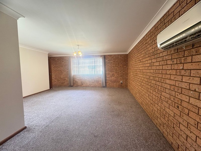 Photo - 2/45 Cecile Street, Parkes NSW 2870 - Image 3