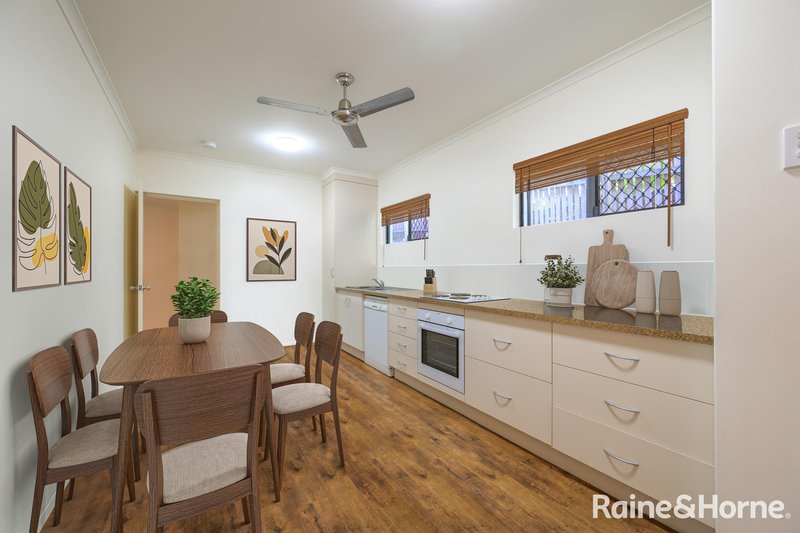 Photo - 24/5 Flinders Parade, Gladstone Central QLD 4680 - Image 7