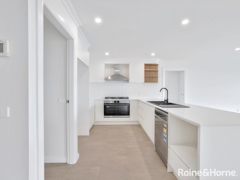 Photo - 245 Lawrence Drive, Kelso NSW 2795 - Image 2