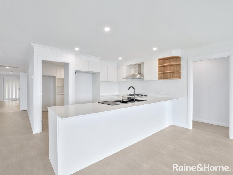 Photo - 245 Lawrence Drive, Kelso NSW 2795 - Image 3