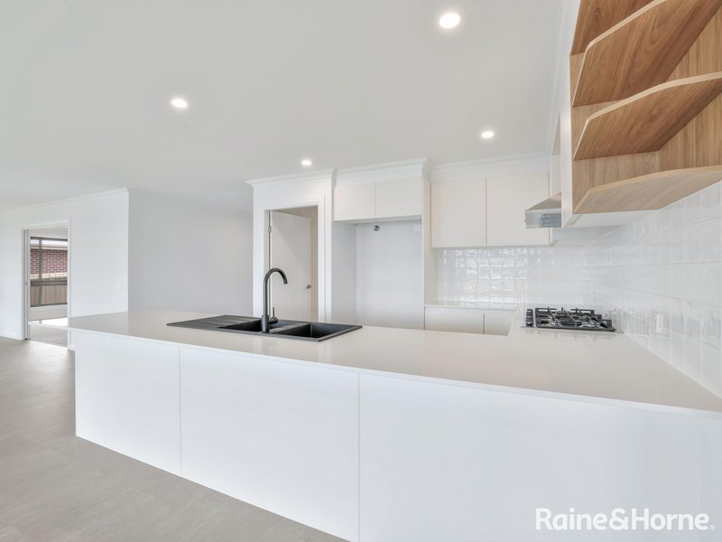 Photo - 245 Lawrence Drive, Kelso NSW 2795 - Image 5