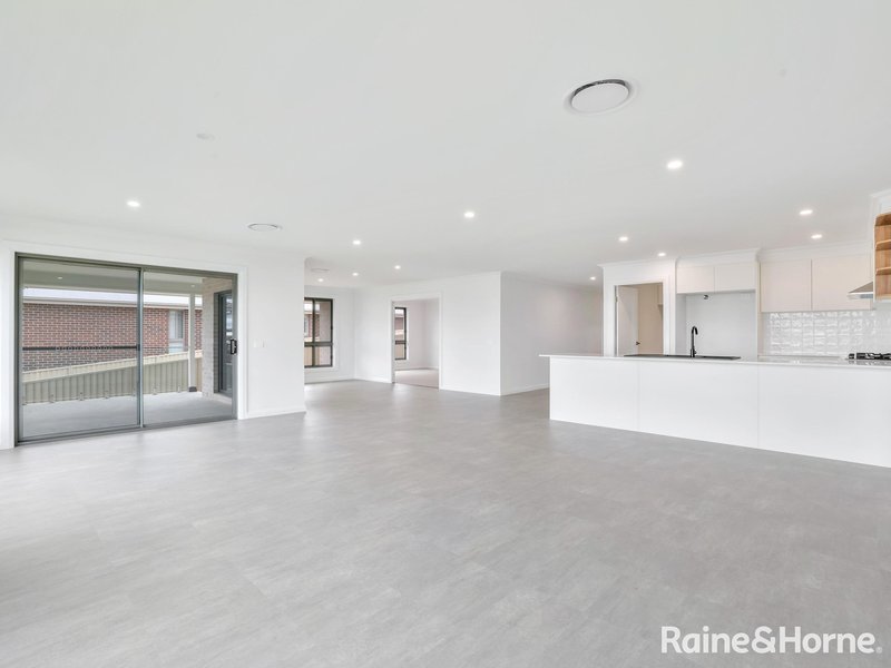 Photo - 245 Lawrence Drive, Kelso NSW 2795 - Image 7