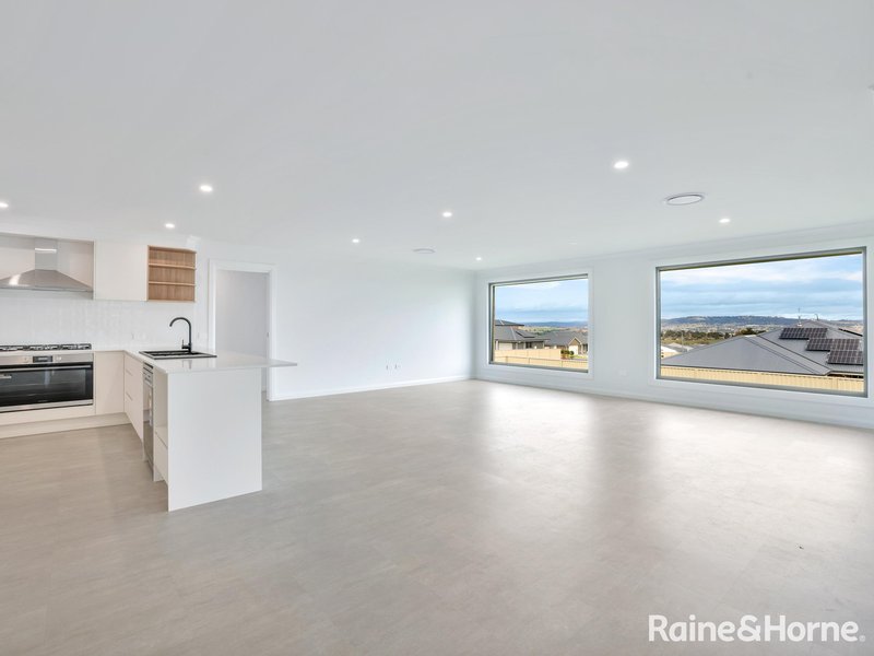 Photo - 245 Lawrence Drive, Kelso NSW 2795 - Image 10