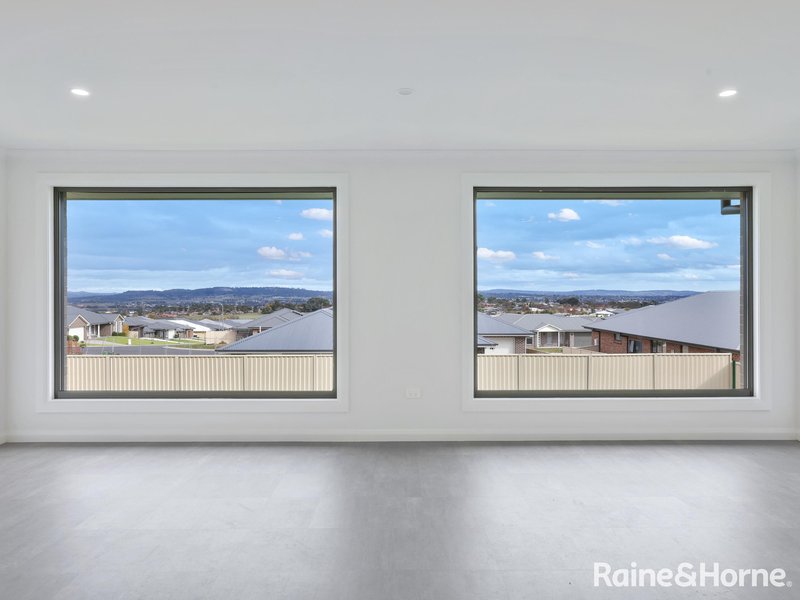 Photo - 245 Lawrence Drive, Kelso NSW 2795 - Image 12