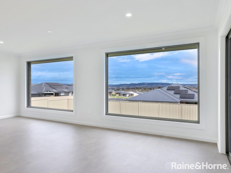 Photo - 245 Lawrence Drive, Kelso NSW 2795 - Image 13