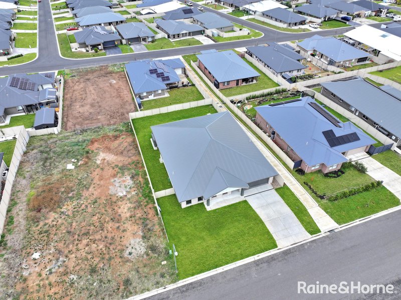 Photo - 245 Lawrence Drive, Kelso NSW 2795 - Image 28