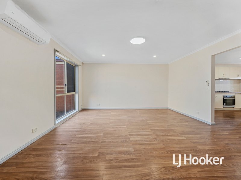 Photo - 2/45 Songlark Crescent, Werribee VIC 3030 - Image 2