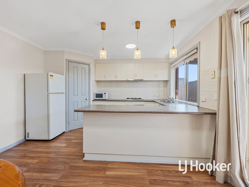 Photo - 2/45 Songlark Crescent, Werribee VIC 3030 - Image 5