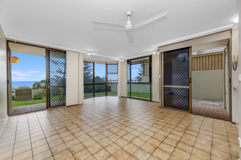 Photo - 2/45 Victoria Terrace, Kings Beach QLD 4551 - Image 3