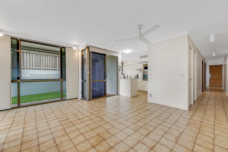 Photo - 2/45 Victoria Terrace, Kings Beach QLD 4551 - Image 6