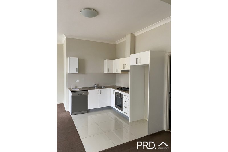Photo - 24/51a-53 High Street, Parramatta NSW 2150 - Image 5