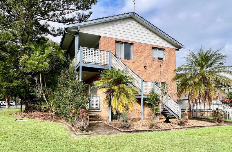 Photo - 2/46-48 Natuna Avenue, Budgewoi NSW 2262 - Image 1