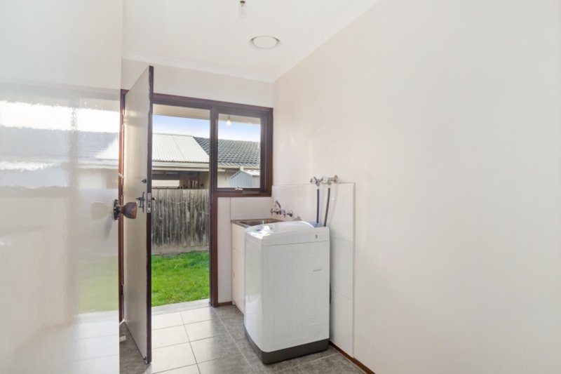 Photo - 2/46 Beauvorno Avenue, Keysborough VIC 3173 - Image 7