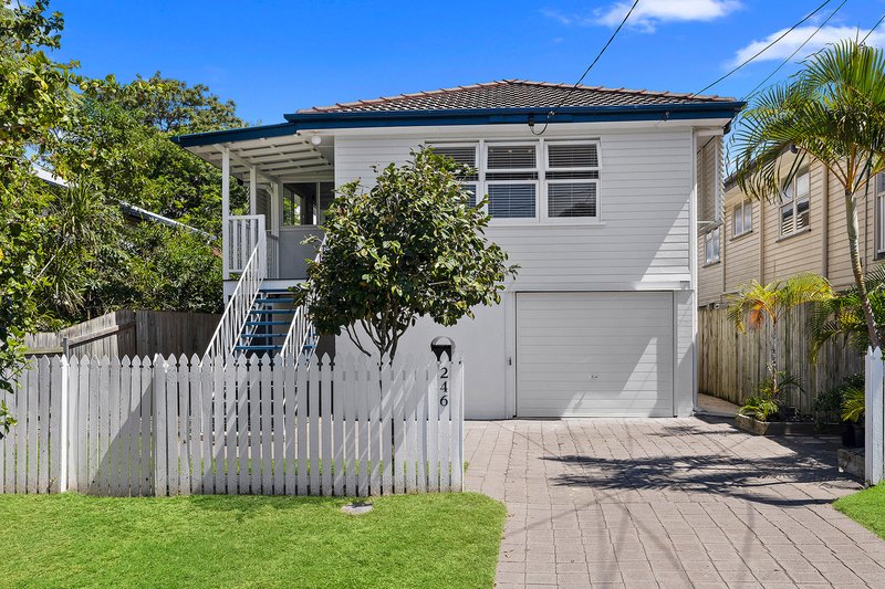 Photo - 246 Brighton Road, Sandgate QLD 4017 - Image 2