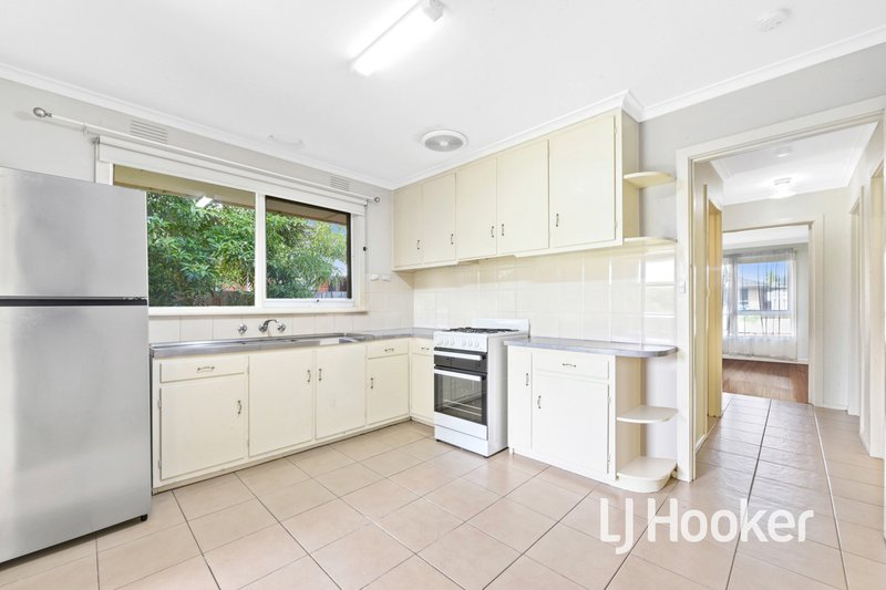 Photo - 2/46 Edinborough Street, Hallam VIC 3803 - Image 3