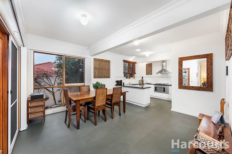 Photo - 2/46 Fairhills Parade, Glen Waverley VIC 3150 - Image 3