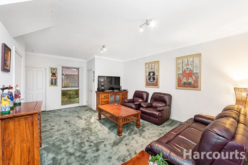 Photo - 2/46 Fairhills Parade, Glen Waverley VIC 3150 - Image 4