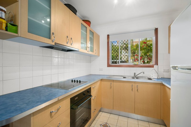 Photo - 2/46 Garrick Street, Coolangatta QLD 4225 - Image 4