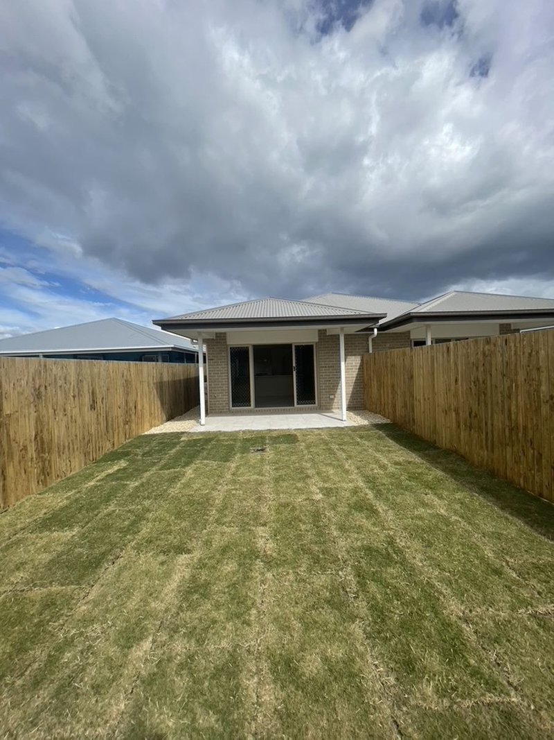 Photo - 2/46 Mercy Circuit, Park Ridge QLD 4125 - Image 4