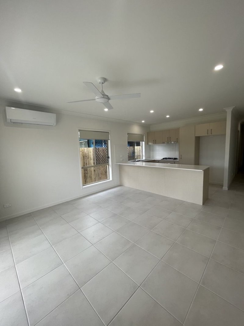 Photo - 2/46 Mercy Circuit, Park Ridge QLD 4125 - Image 6