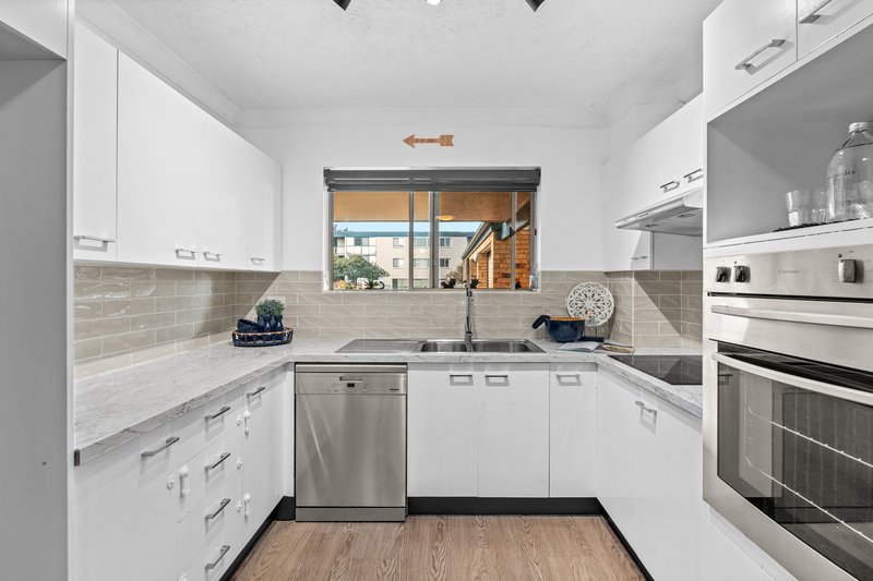 Photo - 2/46 Rode Road, Wavell Heights QLD 4012 - Image 5