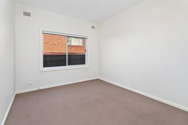 Photo - 2/46 Weringa Avenue, Lake Heights NSW 2502 - Image 6