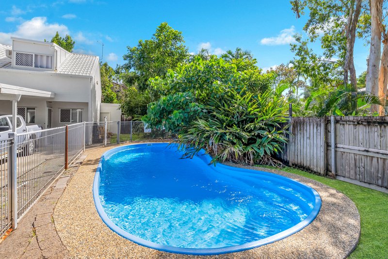 Photo - 2/462-464 Mccoombe Street, Mooroobool QLD 4870 - Image 2