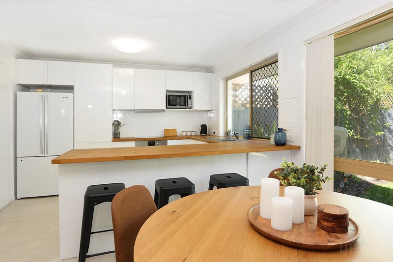 Photo - 2/469 Pine Ridge Road, Runaway Bay QLD 4216 - Image 9