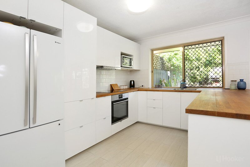 Photo - 2/469 Pine Ridge Road, Runaway Bay QLD 4216 - Image 10