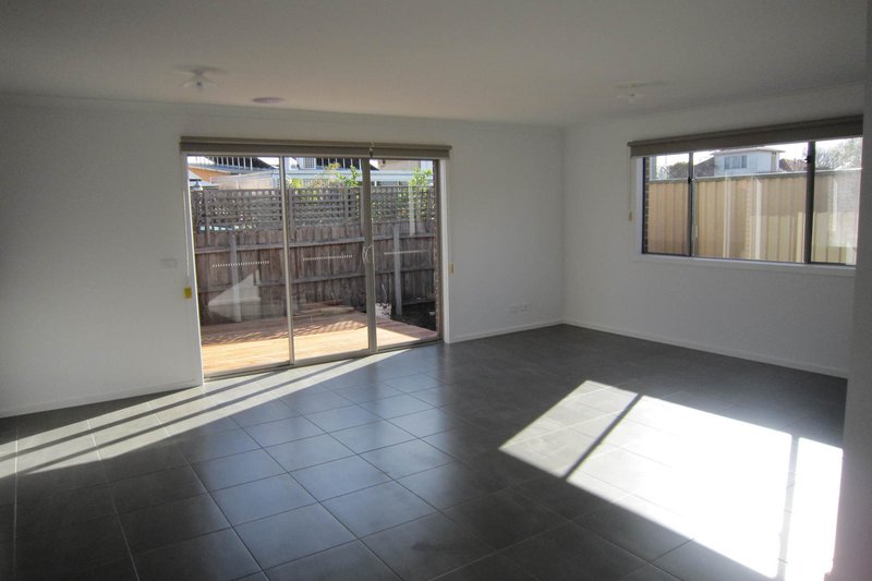 Photo - 2/47 Giddings Street, North Geelong VIC 3215 - Image 2