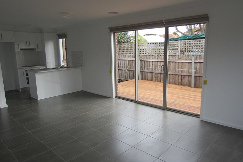 Photo - 2/47 Giddings Street, North Geelong VIC 3215 - Image 3