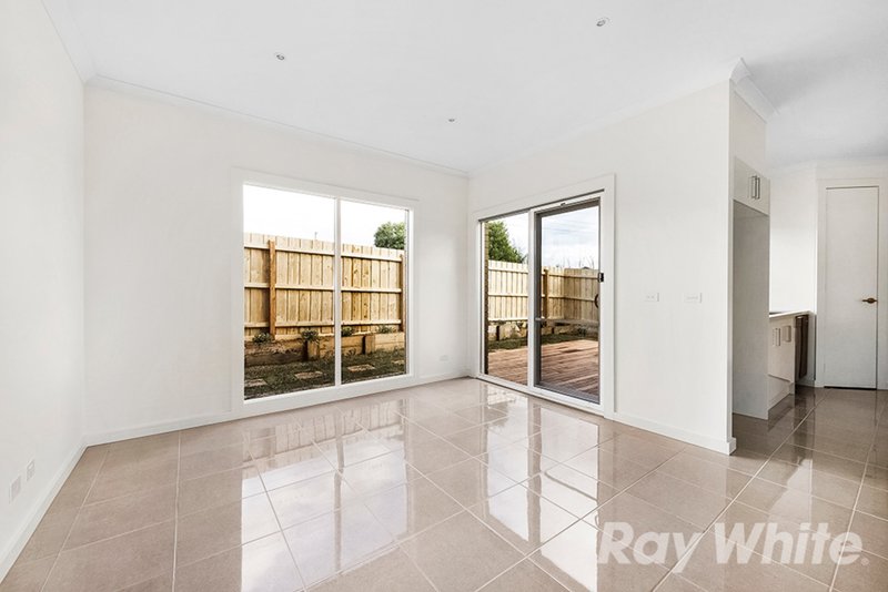 Photo - 2/47 Mayfield Drive, Mount Waverley VIC 3149 - Image 5