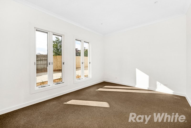 Photo - 2/47 Mayfield Drive, Mount Waverley VIC 3149 - Image 8